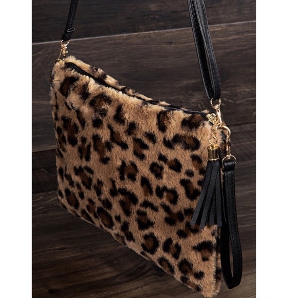 💃ONE LEFT Chic Leopard Print Faux Fur Bag - Picture 3 of 5